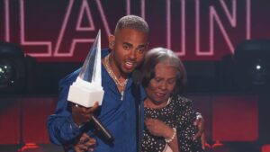 Ozuna le regala una casa a su abuela luego de las críticas