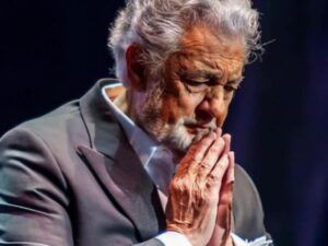 Plácido Domingo  mencionado en investigación a una secta en Argentina