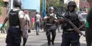 Policía de Haití mata a 9 integrantes de bandas armadas y hiere a otros 13