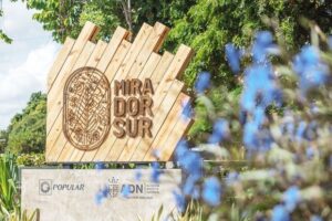 Jóvenes voluntarios desarrollan limpieza en el parque Mirador Sur 