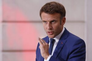 Macron homenajea resistencia en primer acto de al Desembarco de Normandía. Foto fuente externa