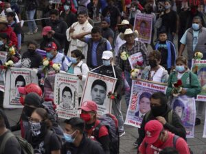 México: Renuncia fiscal de caso de estudiantes desaparecidos 