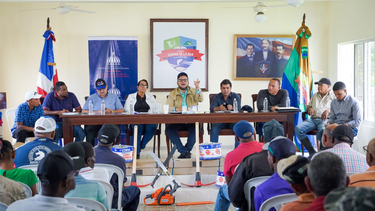 FEDA lleva ayudas a productores afectados por huracán Fiona en Hato mayor
