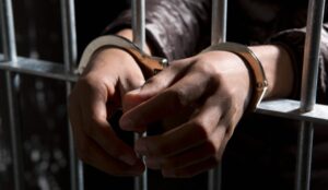 Condenan a 10 años de prisión a hombre que golpeó y robó una tableta a un niño  