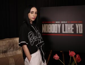 La cantante argentina Nicki Nicole lucha consigo misma en su nueva canción