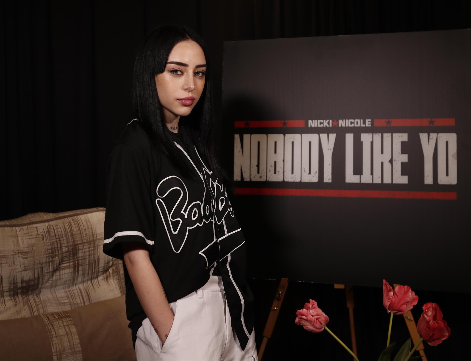 La cantante argentina Nicki Nicole lucha consigo misma en su nueva canción