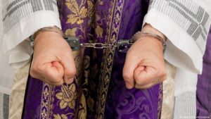 Nicaragua: juez condena a sacerdote a 49 años de cárcel 