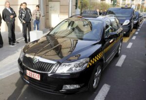 Cientos de taxistas de diferentes países piden en Bruselas poner coto a Uber