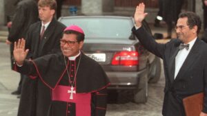 El Vaticano sanciona a un obispo ganador del Nobel que abusó de menores durante 20 años 