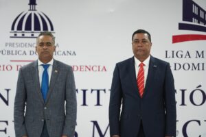 Ministerio Administrativo y Liga Municipal ejecutarán programa de titulación para beneficiar 20 mil familias 
