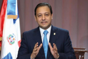 Abel Martínez advierte es incierto y desalentador el inicio del año escolar en República Dominicana