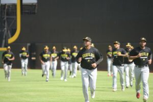 Águilas Cibaeñas abren prácticas con masiva asistencia 