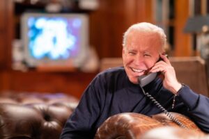 Biden promete a Puerto Rico ayuda sustancial para abordar el daño del huracán Fiona