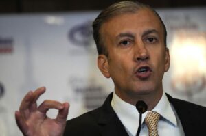 Venezuela acusa a exministro de Petróleo de nuevos ilícitos