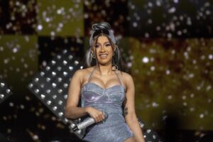 Cardi B dice no tiene miedo de admitir malas decisiones del pasado