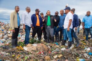 Alcalde Carlos Guzmán dispone redoblar trabajos en vertedero Duquesa por impacto de Fiona