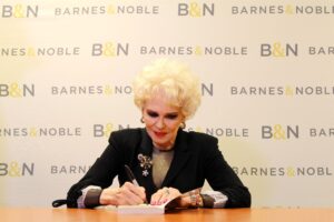 Charytin Goyco cuenta su violenta infancia y otros secretos en autobiografía