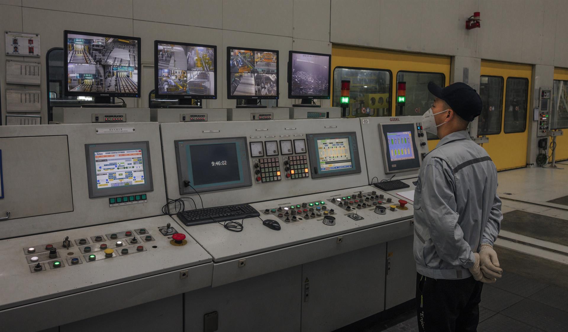 China dice que su manufactura repunta, pero medición privada apunta a bajada
