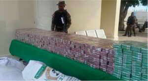Ejército en Mao entrega jeepeta y 497,800 unidades de cigarrillos incautados