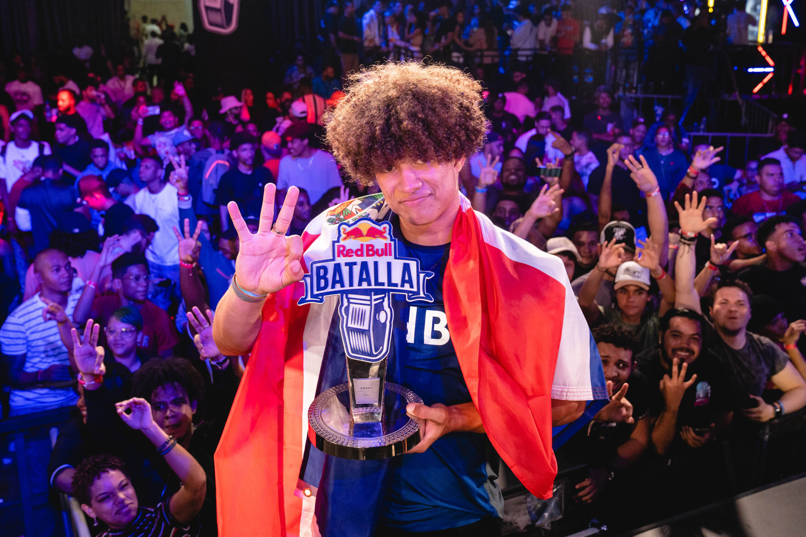 Dominicano Éxodo Lirical se proclama Campeón de Red Bull Batalla