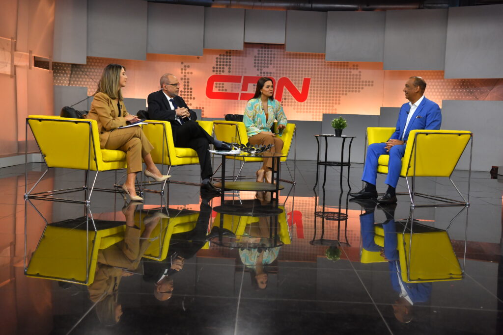 El ministro Deligne Ascensión mientras es entrevistado en Despierta con CDN