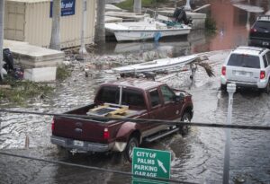 Dos posibles víctimas mortales, primer balance del paso del huracán Ian por Florida