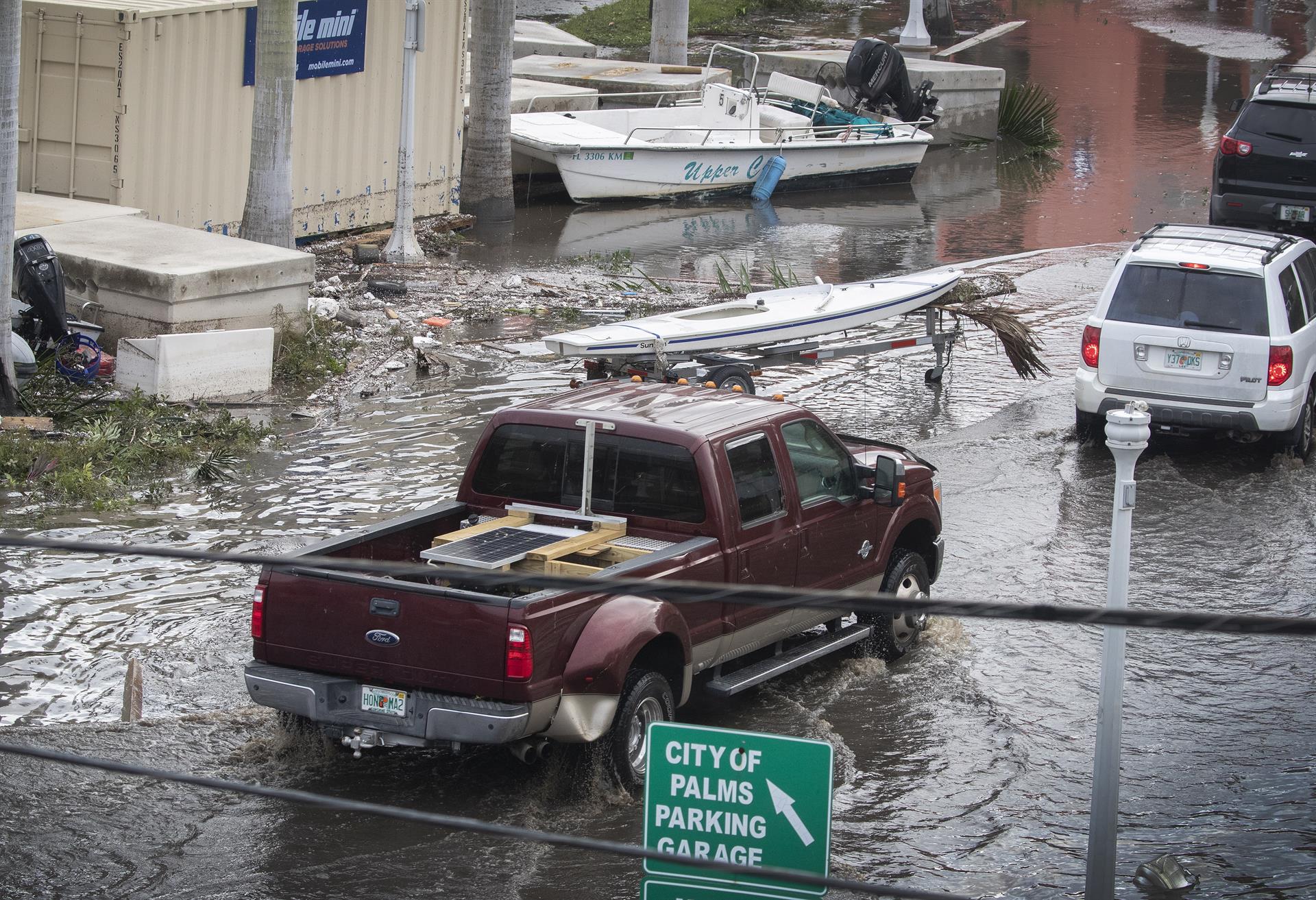 Dos posibles víctimas mortales, primer balance del paso del huracán Ian por Florida