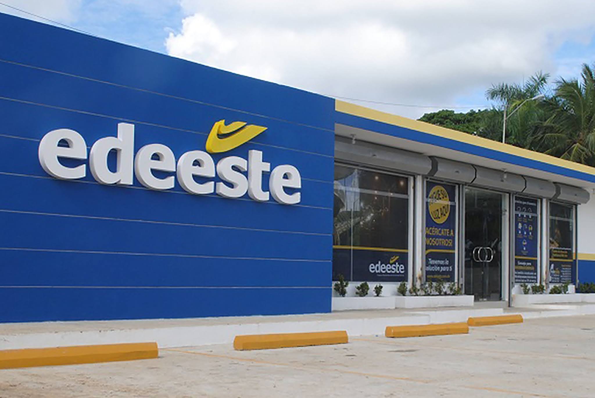 Edeeste trabaja para reparar avería que afecta servicio eléctrico a Boca Chica