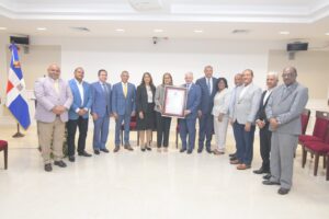 Senado de la República reconoce a Olga Lara por su trayectoria artística
