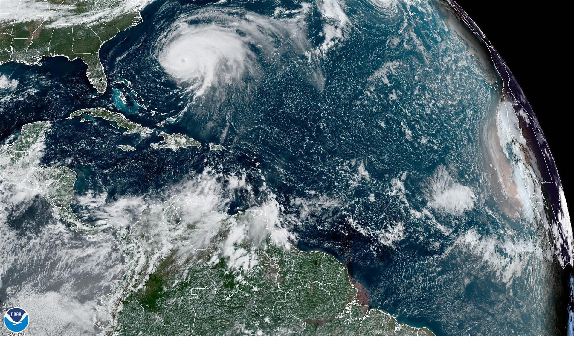 Emiten vigilancia de huracán en la costa este de Canadá ante el avance de Fiona