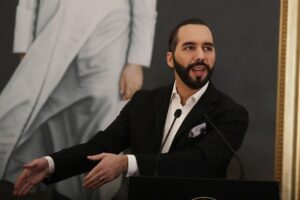 Empresarios salvadoreños piden al presidente Bukele considere reelegirse