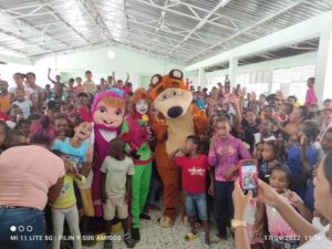 Entregan útiles escolares a niños de escasos recursos en El Llano, Elías Piña
