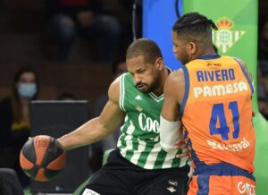Eulis Báez se pierde la Supercopa por un esguince en la rodilla