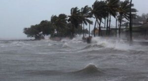 Huracán Fiona sube a categoría 3 y castiga a Turcos y Caicos