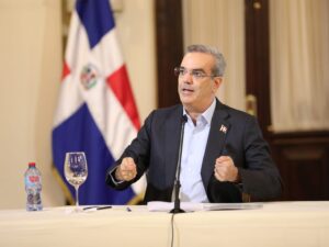 Abinader evalúa daños causados por Fiona en el Seibo y ordena solución inmediata