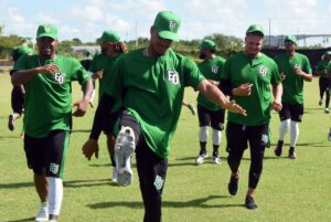 Estrellas inician prácticas con nutrida asistencia de jugadores
