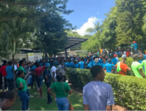 Turba de haitianos irrumpen en la Zona Franca Codevi en Dajabón 
