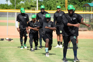 Peloteros de las Estrellas entrenando previo temporada anterior