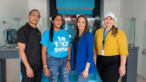 Loteka promueve a puesto administrativo banquera recién graduada de Psicología