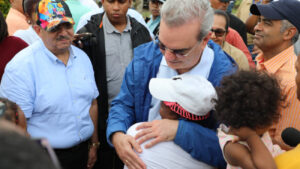 Abinader brinda apoyo a familias afectadas por huracán Fiona en El Seibo y Hato Mayor