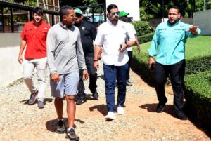 Estrellas inspeccionan base de entrenamientos en Baseball City