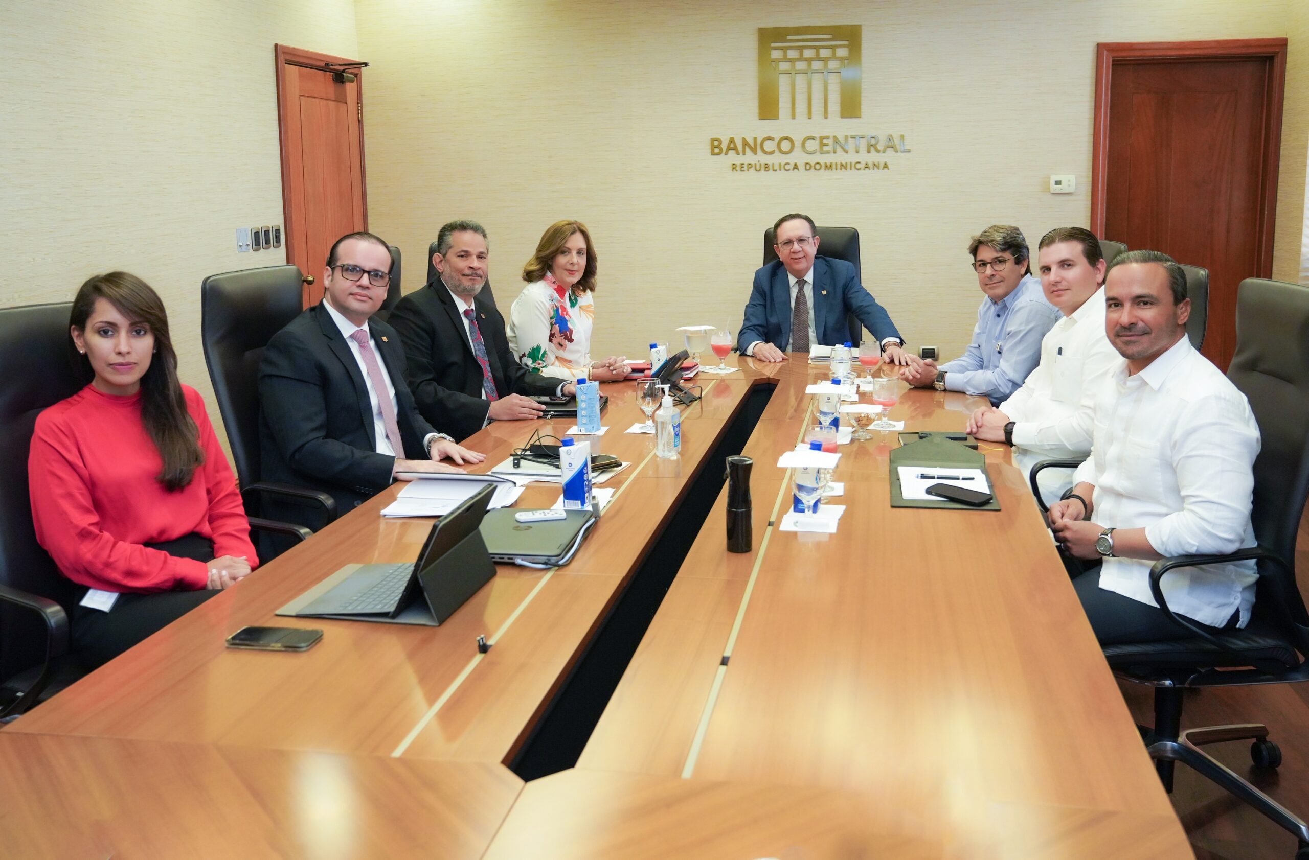 Valdez Albizu se reúne con ASONAHORES