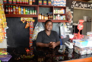 Saldan deudas, instalan negocios y remodelan casas con ganancias negocio 