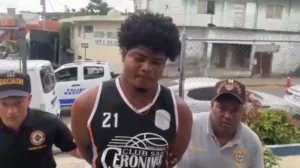 La policía apresa hombre acusado de violar a anciana de 98 años en Haina 