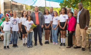 Alcalde Carlos Guzmán formaliza primera junta infantil en SDN 