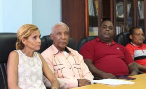 Acusan funcionarios y policías de afectar empresas de pescadores de anguilas en Puerto Plata