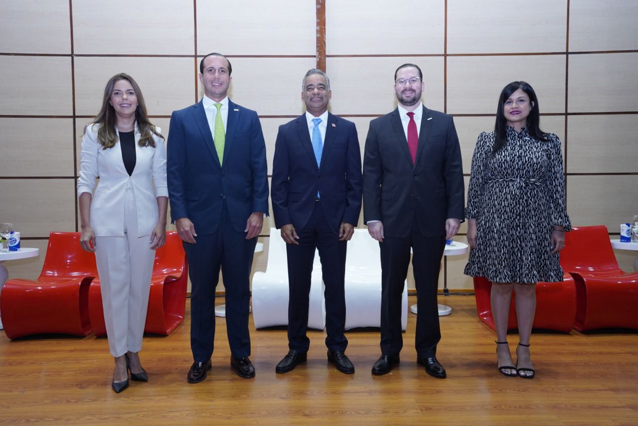 Jóvenes dialogan sobre institucionalidad y reformas
