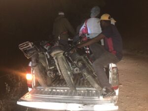 Retienen motocicletas transportaban ocho haitianos en estatus migratorio irregular 