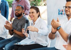 Alcaldesa Carolina Mejía lleva despacho a María Auxiliadora e inician construcción de aceras y contenes