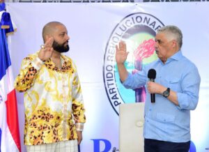 Partido Revolucionario Dominicano juramenta en el partido a el artista urbano El Cata